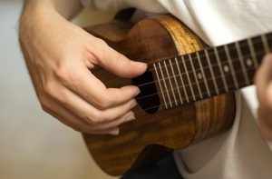چگونه-اوکوله-له-بنوازیم؟